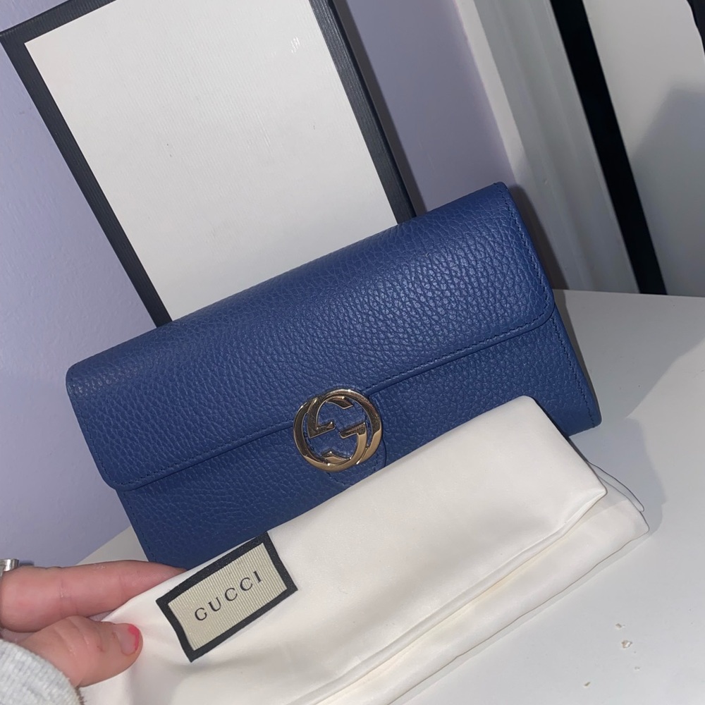 GUCCI Pebbled Calfskin Icon Continental Wallet in BLUE